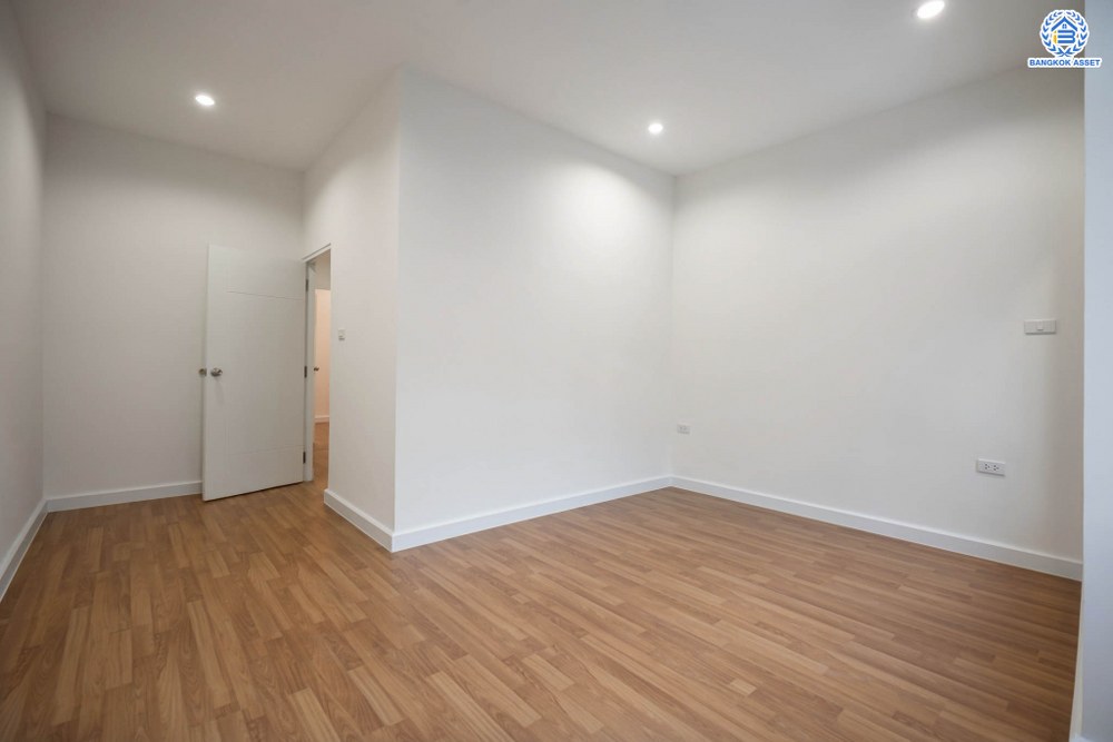 บ้านมือสองตกแต่งใหม่ โครงการ ซิกเนเจอร์ กัลปพฤกษ์ เนื้อที่ 17.10 ตร.ว. ฟังก์ชัน 3 ห้องนอน 3 ห้องน้ำ 2 ที่จอดรถ บ้านสูง 3 ชั้น ภายในกว้าง พื้นที่ใช้สอยเยอะ บนทำเลเดินทางสะดวก ติดถนนกัลปพฤกษ์ เชื่อมต่อกาญจนาภิเษก ใกล้รถไฟฟ้าสายสีน้ำเงิน "สถานีหลักสอง"...